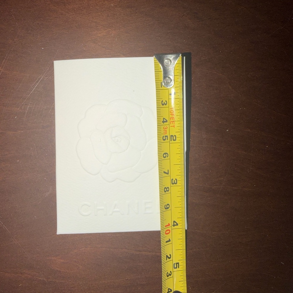 Chanel White Embossed Design Gift Card new - Picture 2 of 5